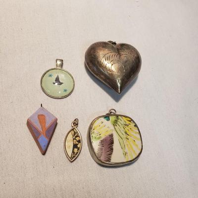 Artistic Pins and Pendants (ST-KD)