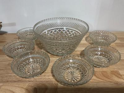 Crystal Berry Salad Serving bowl with 6 bowls