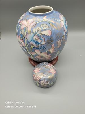 Blue floral ginger jar