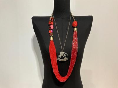 Red beaded NK with R TennesMed Sweden NK