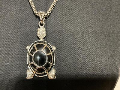 Beautiful crystal Turtle NK with short Paper Clip Silver NK