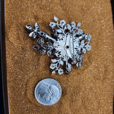 Silver tone Vintage Rhinestone brooch