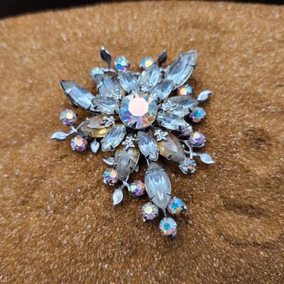 Silver tone Vintage Rhinestone brooch