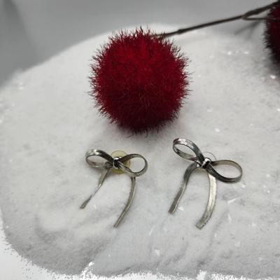 Bowtie earrings