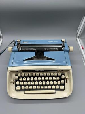 Royal Safari Typewriter