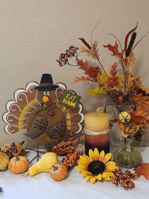 Happy Thanksgiving! Fall and Thanksgiving themed decor, just in time for your big feast!