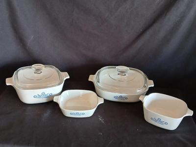 Four Corning ware dishes two with lids