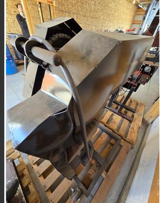 Tire tread cutter