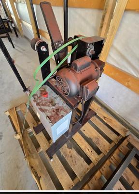 Tire sidewall metal detector