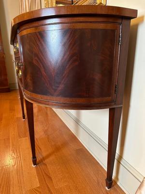 Hekman Mahogany Inlaid Bowfront Sideboard Buffet
