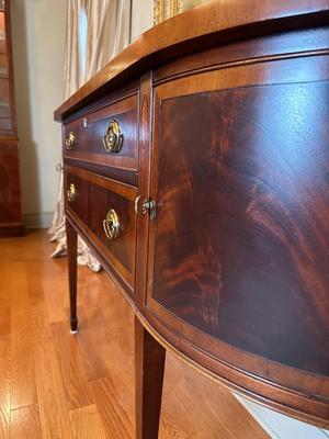 Hekman Mahogany Inlaid Bowfront Sideboard Buffet