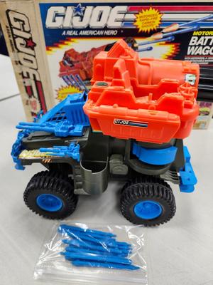 G.I, Joe Battle Wagon and 4 G.I. Joe's