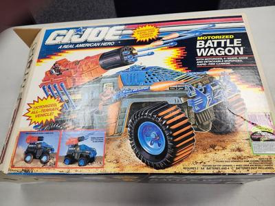 G.I, Joe Battle Wagon and 4 G.I. Joe's