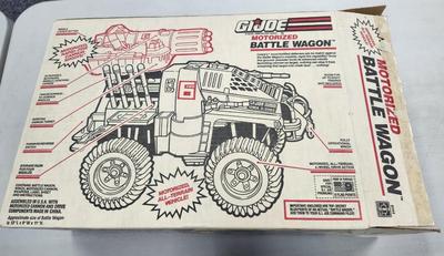 G.I, Joe Battle Wagon and 4 G.I. Joe's