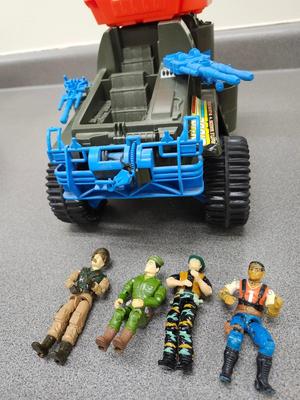G.I, Joe Battle Wagon and 4 G.I. Joe's