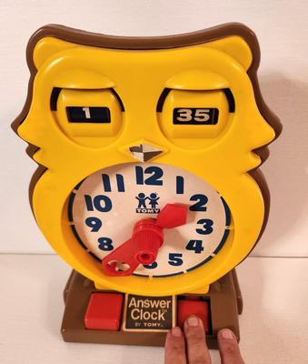 Lot #15 Vintage 1970 Answer Clock Toy by Tomy - Works