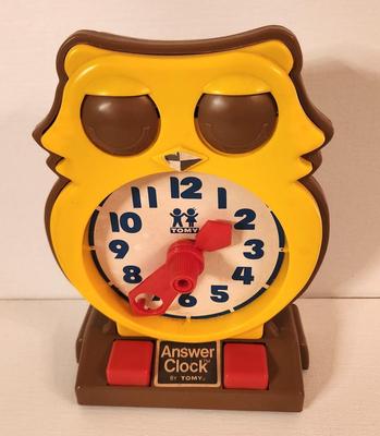 Lot #15 Vintage 1970 Answer Clock Toy by Tomy - Works
