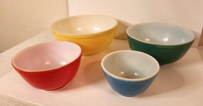 Lot #21 Vintage PYREX Primary Colors Mixing Bowl Set