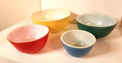 Lot #21 Vintage PYREX Primary Colors Mixing Bowl Set