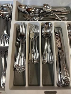 Oneida Classic Shell Stainless Flatware Set
