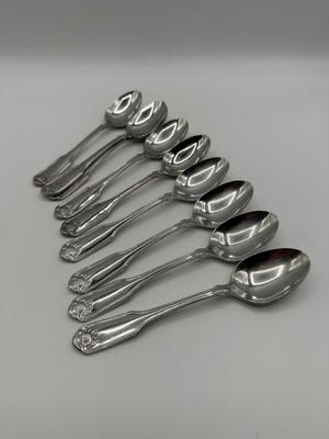Oneida Classic Shell Stainless Flatware Set