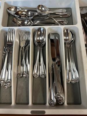 Oneida Classic Shell Stainless Flatware Set