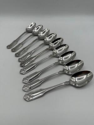 Oneida Classic Shell Stainless Flatware Set