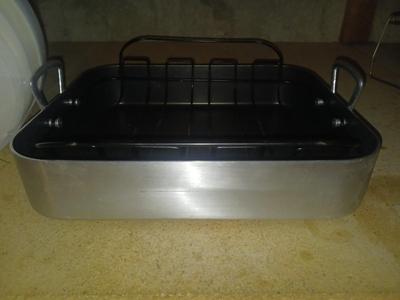 HORS D'OEUVRE SERVER/KEEPER & LARGE ROASTING PAN