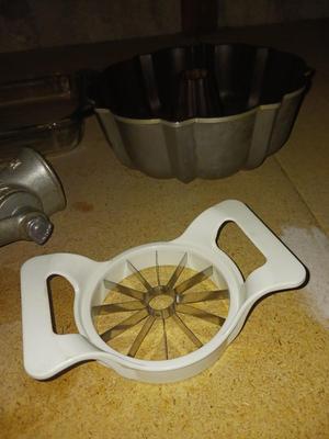 CLIMAX FOOD GRINDER, SUN TEA JUG, BUNDT PAN AND MORE