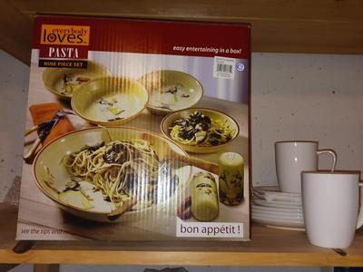 FOUR PLACE SETTING OF DINNERWARE PLUS PASTA SERVING BOWL W/4 SINGLE BOWLS