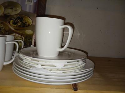 FOUR PLACE SETTING OF DINNERWARE PLUS PASTA SERVING BOWL W/4 SINGLE BOWLS