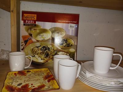 FOUR PLACE SETTING OF DINNERWARE PLUS PASTA SERVING BOWL W/4 SINGLE BOWLS