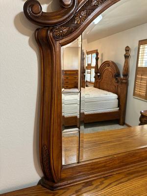 11 FELT LINED DRAWER DRESSER WITH MIRROR
