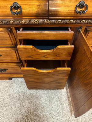 11 FELT LINED DRAWER DRESSER WITH MIRROR