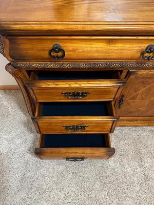 11 FELT LINED DRAWER DRESSER WITH MIRROR