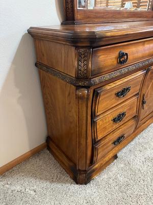 11 FELT LINED DRAWER DRESSER WITH MIRROR