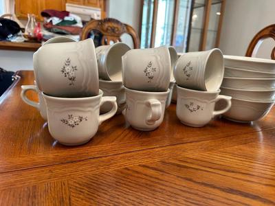 LARGE SET OF HEIRLOOM PFALTZGRAFF DINNERWARE WITH EXTRAS