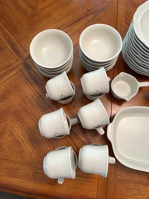 LARGE SET OF HEIRLOOM PFALTZGRAFF DINNERWARE WITH EXTRAS