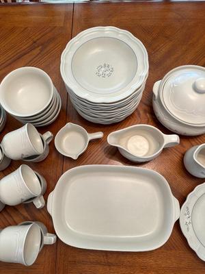 LARGE SET OF HEIRLOOM PFALTZGRAFF DINNERWARE WITH EXTRAS
