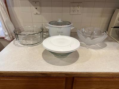 MEDIUM SIZE CROCK POT & SERVING BOWLS