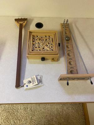 WOODEN GAMES AND BEAR CLAW BACK SCRATCHER