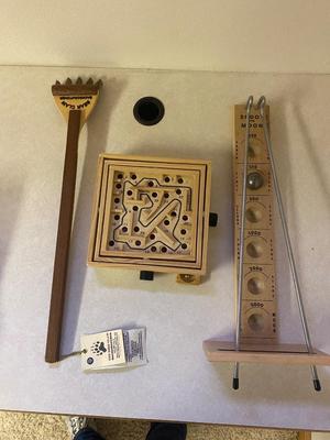 WOODEN GAMES AND BEAR CLAW BACK SCRATCHER