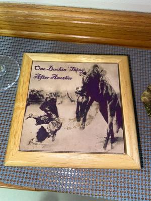COLLECTIBLE BUDWEISER GLASSES, WOODEN BOX AND TEA LIGHT CANDLE HOLDER, HORSE DECOR