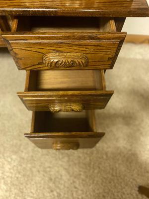 NICE SMALLER SIZE ROLL TOP DESK WITH CHAIR AND KEYS