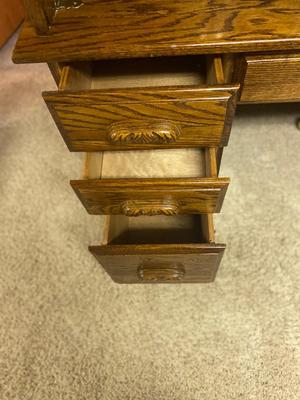 NICE SMALLER SIZE ROLL TOP DESK WITH CHAIR AND KEYS