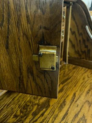 NICE SMALLER SIZE ROLL TOP DESK WITH CHAIR AND KEYS