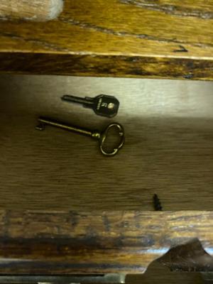 NICE SMALLER SIZE ROLL TOP DESK WITH CHAIR AND KEYS