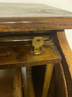 NICE SMALLER SIZE ROLL TOP DESK WITH CHAIR AND KEYS