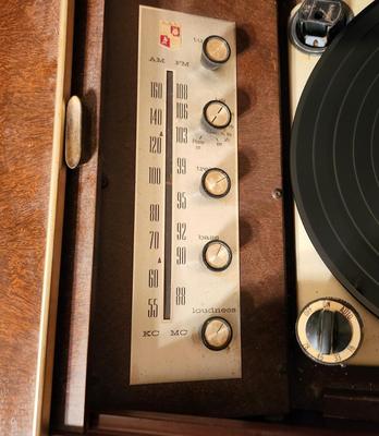 Lot #81 Magnavox Cabinet Stereo - 1960s/70s - WORKS