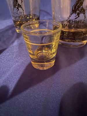 PRETTY PAINTED DECANTER AND SCHLITZ MALT LIQUOR GLASSES
